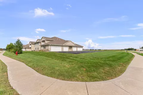 Exterior - 440 E Franklin St #203, Eldridge, IA 52748 photo 2 of 5