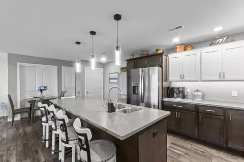 Kitchen - 440 E Franklin St #203, Eldridge, IA 52748 photo 4 of 5