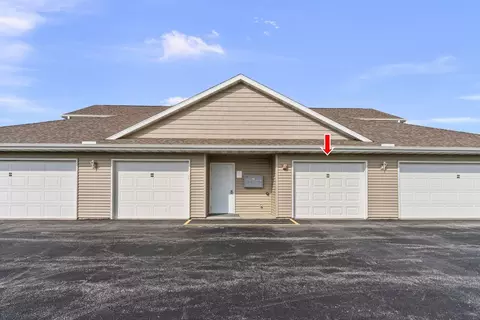 Exterior - 440 E Franklin St #203, Eldridge, IA 52748 photo 1 of 5