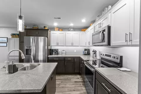 Kitchen - 440 E Franklin St #203, Eldridge, IA 52748 photo 5 of 5