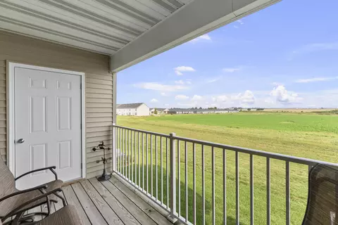 Exterior - 440 E Franklin St #203, Eldridge, IA 52748 photo 4 of 5