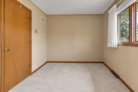 Bedroom - 1023 S Lancaster St, Mount Prospect, IL 60056 photo 7 of 7