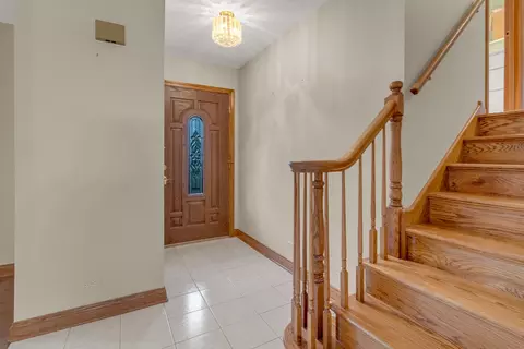 Entry Way - 1023 S Lancaster St, Mount Prospect, IL 60056 photo 2 of 2