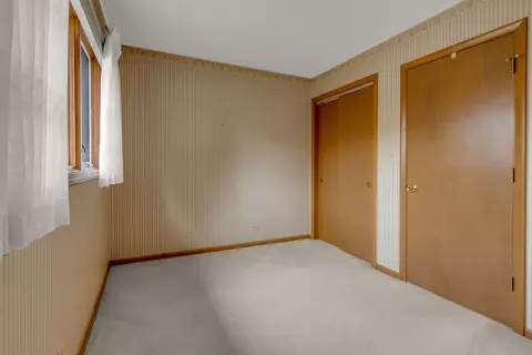Bedroom - 1023 S Lancaster St, Mount Prospect, IL 60056 photo 6 of 7