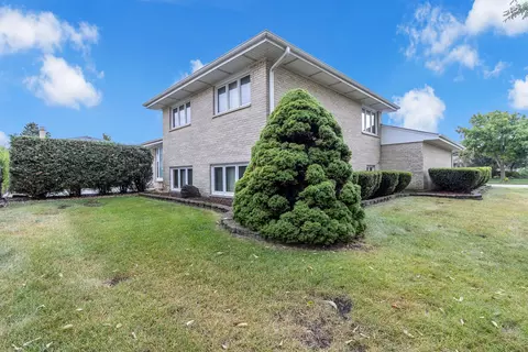 Exterior - 1023 S Lancaster St, Mount Prospect, IL 60056 photo 4 of 5