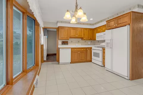 Kitchen - 1023 S Lancaster St, Mount Prospect, IL 60056 photo 1 of 2