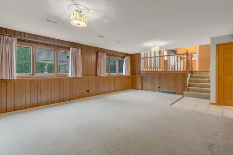 Living - 1023 S Lancaster St, Mount Prospect, IL 60056 photo 6 of 7