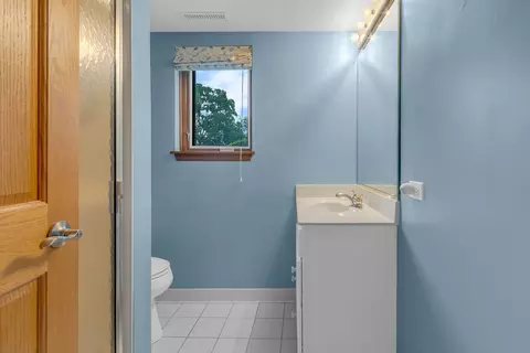 Bath - 1023 S Lancaster St, Mount Prospect, IL 60056 photo 3 of 4