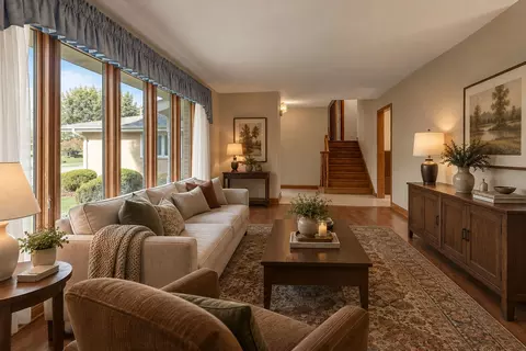 Living - 1023 S Lancaster St, Mount Prospect, IL 60056 photo 4 of 7