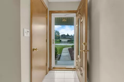Entry Way - 1023 S Lancaster St, Mount Prospect, IL 60056 photo 1 of 2