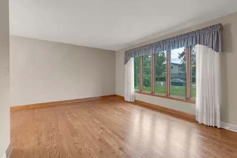 Living - 1023 S Lancaster St, Mount Prospect, IL 60056 photo 1 of 7