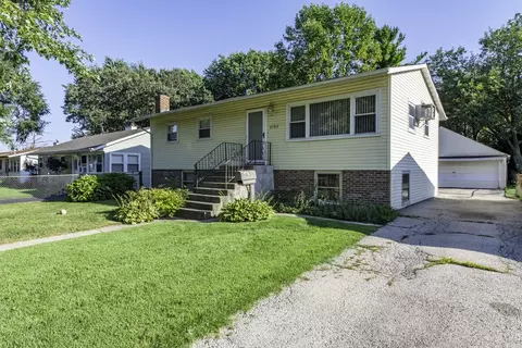 2109 W Pacific Ave, Waukegan, IL 60085