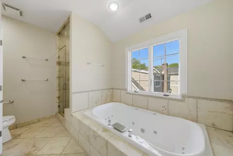 Bath - 301 Spruce St, Glenview, IL 60025 photo 4 of 6