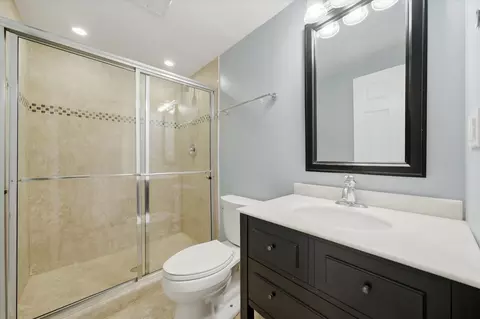Bath - 301 Spruce St, Glenview, IL 60025 photo 5 of 6