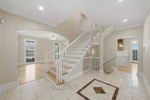 Entry Way - 301 Spruce St, Glenview, IL 60025 photo 1 of 2