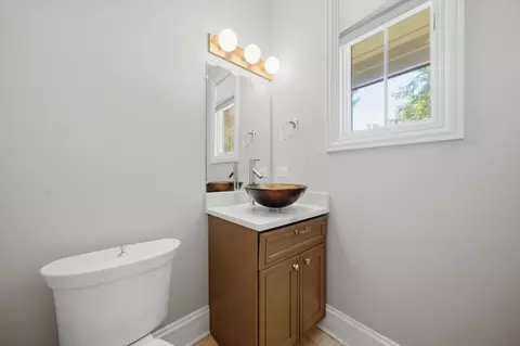 Bath - 301 Spruce St, Glenview, IL 60025 photo 6 of 6