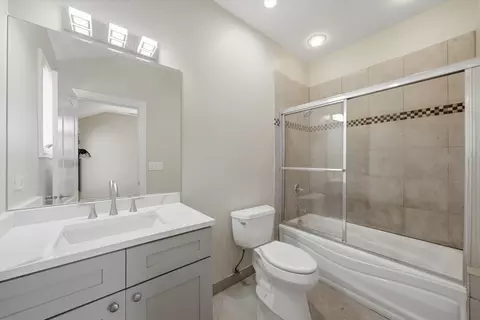 Bath - 301 Spruce St, Glenview, IL 60025 photo 3 of 6