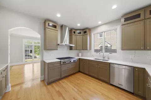 Kitchen - 301 Spruce St, Glenview, IL 60025 photo 2 of 3