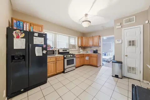 Kitchen - 7948 S Drexel Ave, Chicago, IL 60619 photo 1 of 3