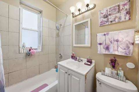 Bath - 7948 S Drexel Ave, Chicago, IL 60619 photo 2 of 2