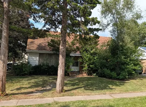 8816 Olympic Dr, Bridgeview, IL 60455 photo 2