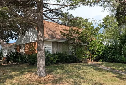 8816 Olympic Dr, Bridgeview, IL 60455 photo 3