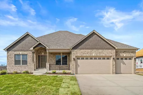 878 Claridge Dr, Oswego, IL 60543