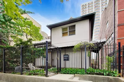 915 W Lawrence Ave, Chicago, IL 60640