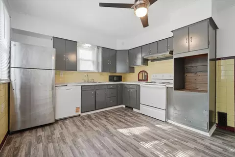 Kitchen - 1112 West Ave, Normal, IL 61761 photo 2 of 4