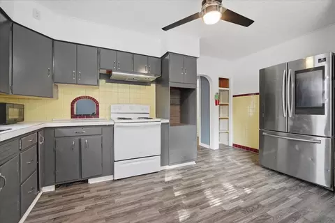 Kitchen - 1112 West Ave, Normal, IL 61761 photo 3 of 4