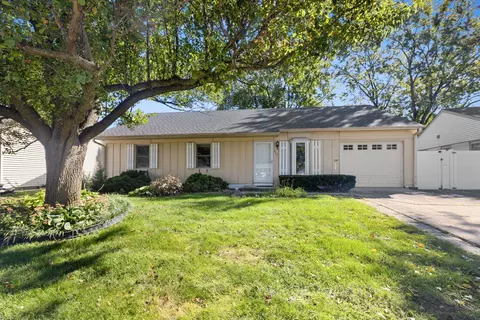 917 Sunnydale Blvd, Streamwood, IL 60107