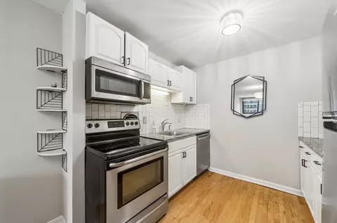 Kitchen - 30 E Division St #15C, Chicago, IL 60610 photo 2 of 3