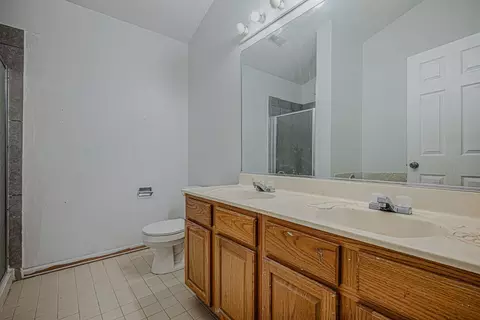 Bath - 1449 Eliot Trl, Elgin, IL 60120 photo 1 of 4