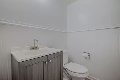 Bath - 1449 Eliot Trl, Elgin, IL 60120 photo 4 of 4