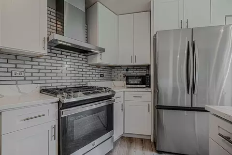 Kitchen - 1449 Eliot Trl, Elgin, IL 60120 photo 3 of 5