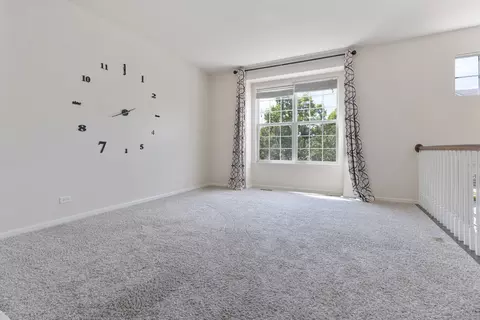 Living - 809 Brodhead Dr, Aurora, IL 60504 photo 3 of 4