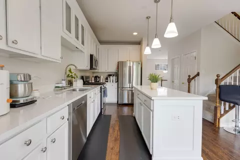 Kitchen - 809 Brodhead Dr, Aurora, IL 60504 photo 5 of 5