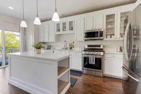 Kitchen - 809 Brodhead Dr, Aurora, IL 60504 photo 1 of 5