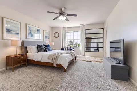 Bedroom - 809 Brodhead Dr, Aurora, IL 60504 photo 1 of 3
