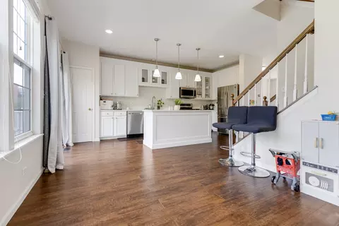 Kitchen - 809 Brodhead Dr, Aurora, IL 60504 photo 3 of 5