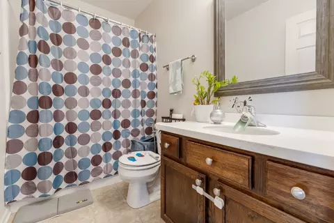 Bath - 809 Brodhead Dr, Aurora, IL 60504 photo 2 of 2