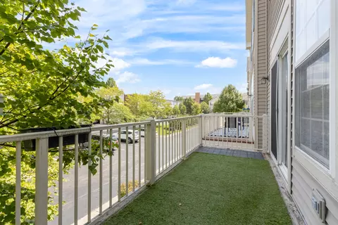 Exterior - 809 Brodhead Dr, Aurora, IL 60504 photo 3 of 5