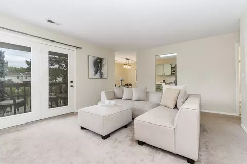 Living - 903 N Linden St #140, Normal, IL 61761 photo 3 of 4
