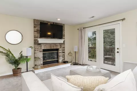 Living - 903 N Linden St #140, Normal, IL 61761 photo 4 of 4