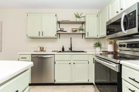 Kitchen - 903 N Linden St #140, Normal, IL 61761 photo 4 of 5