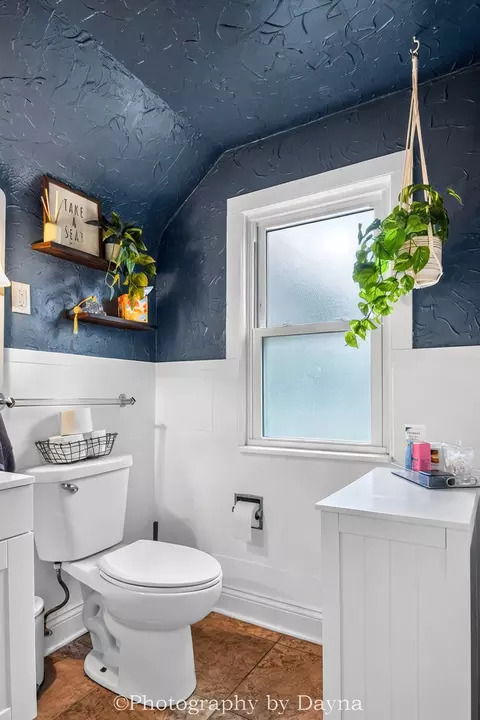 Bath - 924 S Myrtle Ave, Kankakee, IL 60901 photo 2 of 3