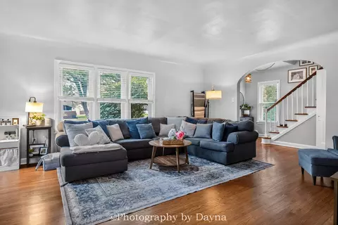 Living - 924 S Myrtle Ave, Kankakee, IL 60901 photo 2 of 3