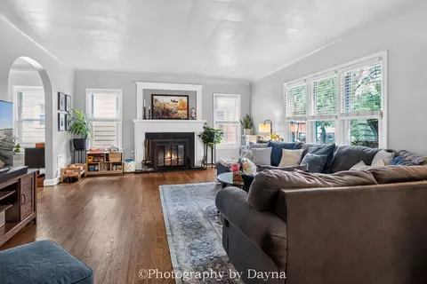 Living - 924 S Myrtle Ave, Kankakee, IL 60901 photo 1 of 3