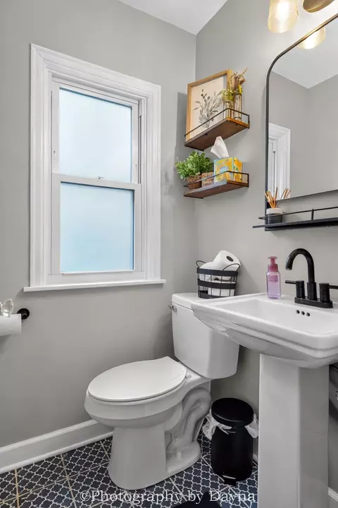 Bath - 924 S Myrtle Ave, Kankakee, IL 60901 photo 1 of 3