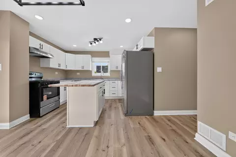 Kitchen - 17089 Crane Ave, Hazel Crest, IL 60429 photo 4 of 6